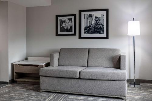Hampton Inn & Suites Knoxville-Downtown - image 13