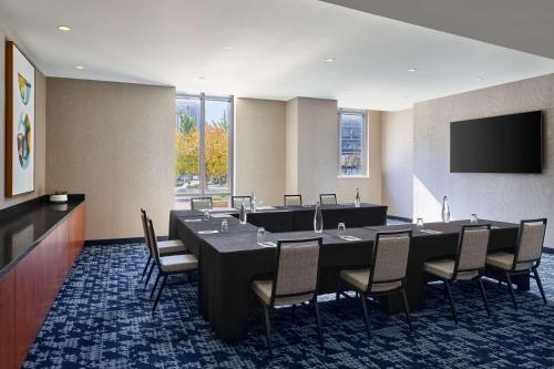 Embassy Suites by Hilton Washington DC Convention Center - image 9