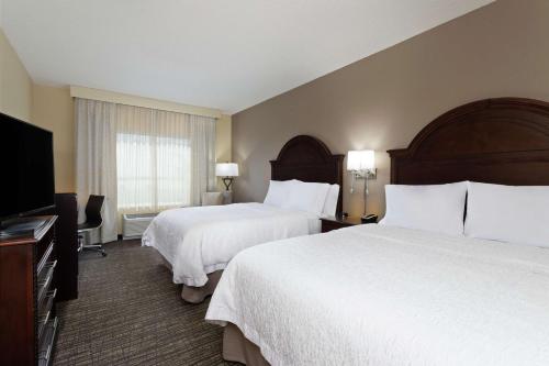 2 queen beds