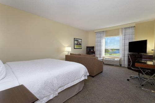 Hampton Inn & Suites Wellington - image 6