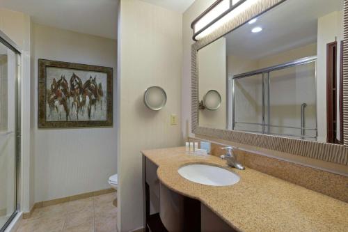 Hampton Inn & Suites Wellington - image 2