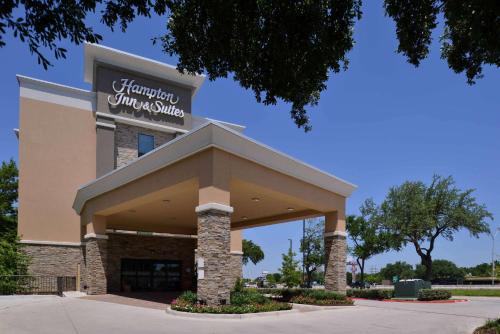 Hampton Inn & Suites Dallas Market Center