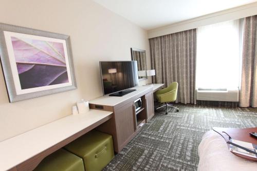 King Room - Non-Smoking room in Hampton Inn & Suites Dallas Market Center
