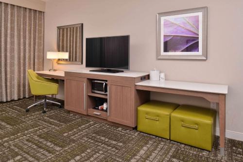 King Room - Non-Smoking image 8