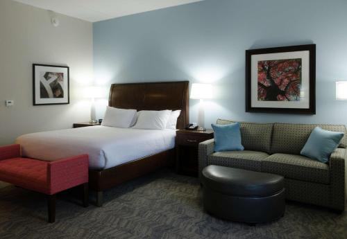 Hilton Garden Inn Hickory, NC Room Type - King Room with Sofa Bed - Non-Smoking