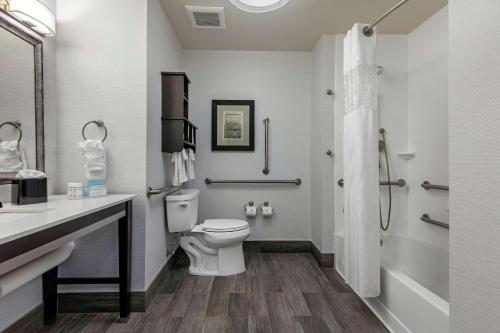 Hampton Inn and Suites Columbus MS - image 13