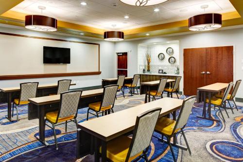 Hampton Inn and Suites Columbus, MS