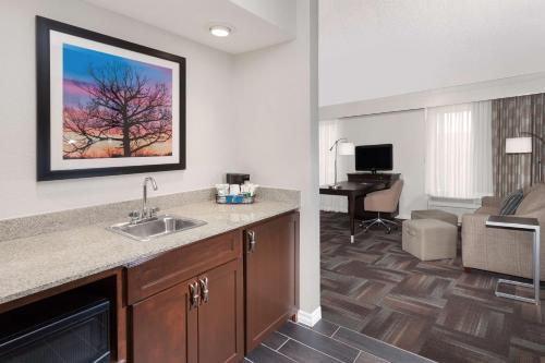Hampton Inn & Suites Munster - image 2