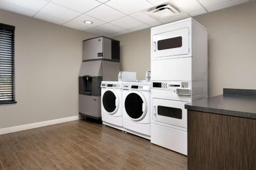 Hampton Inn & Suites Phoenix/Tempe - image 12