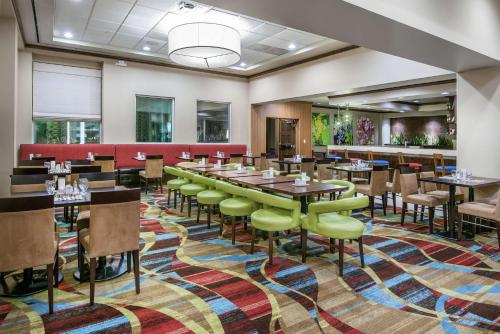 Hilton Garden Inn San Antonio/Rim Pass Drive - image 3