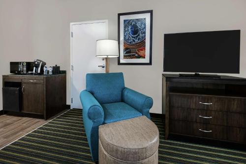 Hilton Garden Inn San Antonio/Rim Pass Drive - image 12