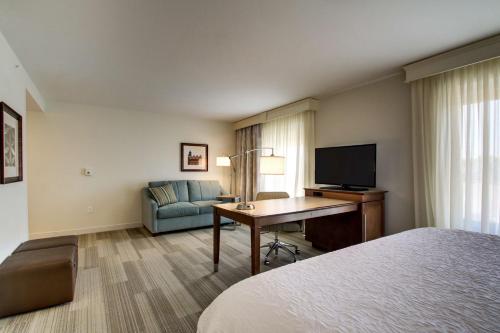 Hampton Inn & Suites Milwaukee West - image 13