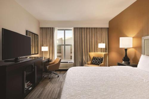 Hampton Inn By Hilton and Suites Roanoke-Downtown, VA