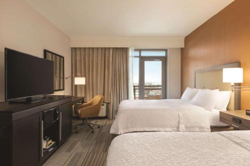 Hampton Inn & Suites - Roanoke-Downtown, VA