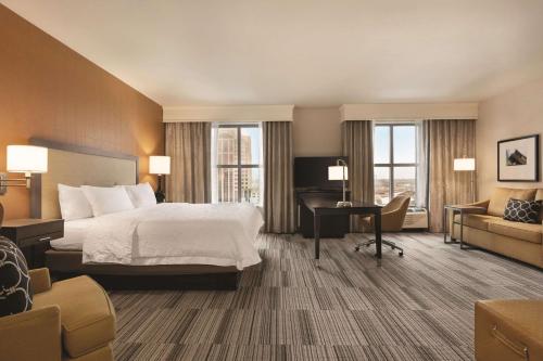 Hampton Inn By Hilton and Suites Roanoke-Downtown, VA