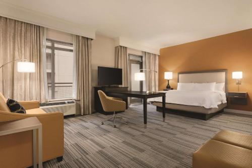 Hampton Inn By Hilton and Suites Roanoke-Downtown, VA