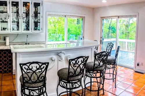 Tranquil Bays Estate in Hampton Bays, USA
