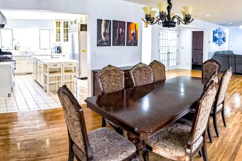 Tranquil Bays Estate in Hampton Bays, USA