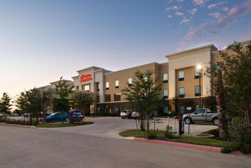 . Hampton Inn and Suites Hutto