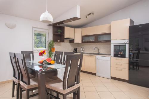 VILLA DOLA near Split - private pool, orchard, peace in Ercegovci