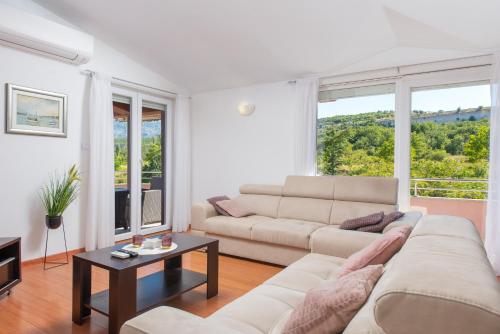 VILLA DOLA near Split - private pool, orchard, peace in Ercegovci