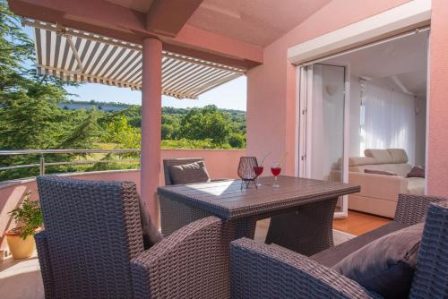 VILLA DOLA near Split - private pool, orchard, peace in Ercegovci