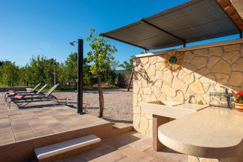 VILLA DOLA near Split - private pool, orchard, peace in Ercegovci