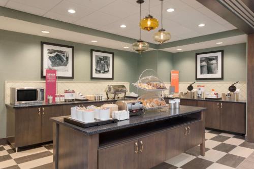 Hampton Inn & Suites West Des Moines Mill Civic - image 11