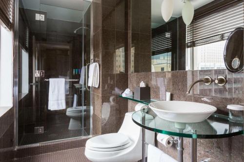 King Room image 3