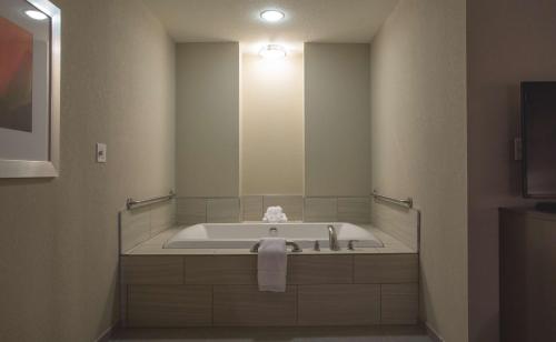 King Room with Jetted Tub