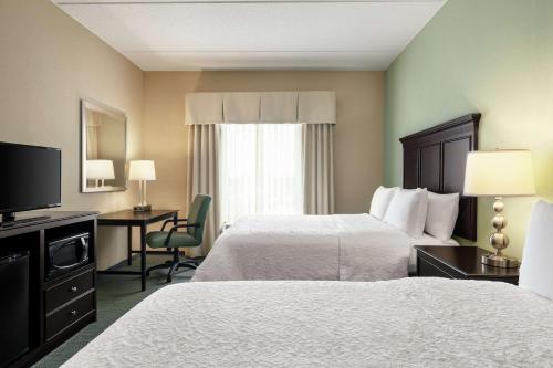 2 queen beds