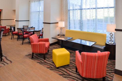 Hampton Inn & Suites California University-Pittsburgh