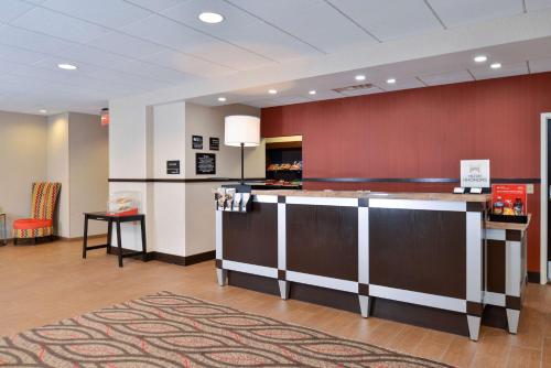 Hampton Inn & Suites California University-Pittsburgh