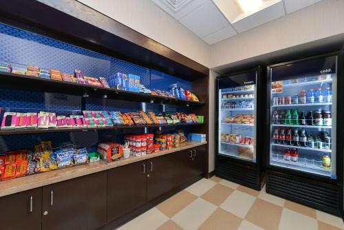 Hampton Inn & Suites California University-Pittsburgh - image 6