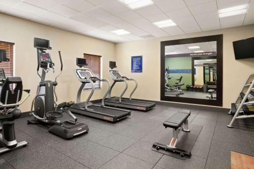 Hampton Inn & Suites Minooka - image 6