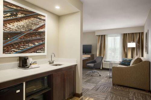 Hampton Inn & Suites Minooka - image 9