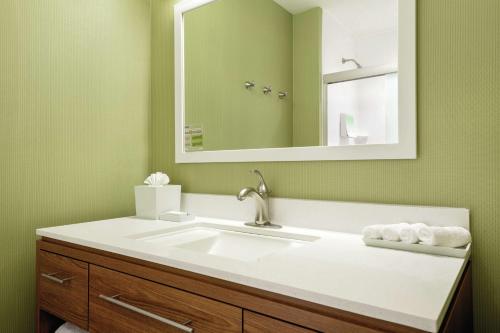Home2 Suites by Hilton Minneapolis Bloomington Room Type - Queen Studio - Non-Smoking