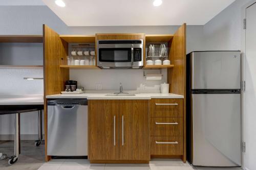 Home2 Suites by Hilton Orlando International Drive South - image 12