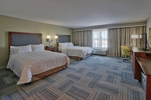 2 queen beds