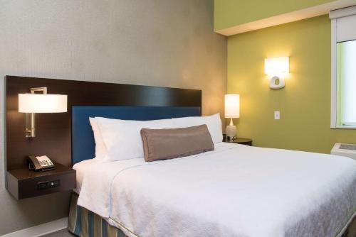 Home2 Suites by Hilton Indianapolis Downtown