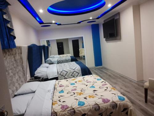 2 double beds