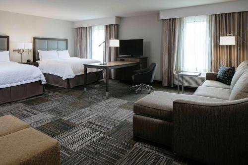 Hampton Inn & Suites-Hudson Wisconsin - image 12