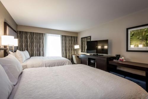 2 queen beds