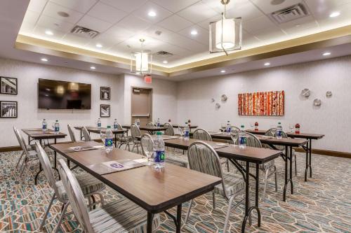 Hampton Inn By Hilton & Suites Dallas-Central Expy/North Park Area