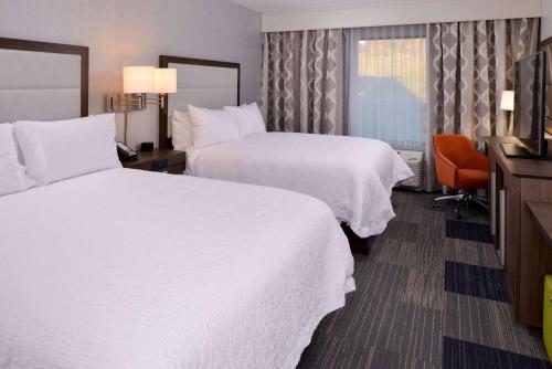 2 queen beds