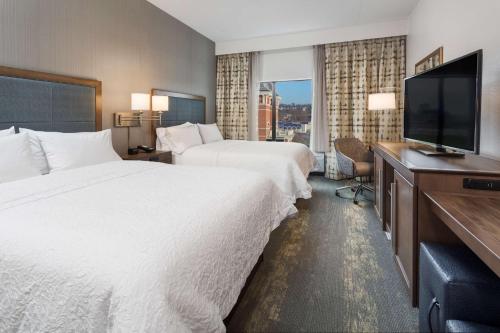 Hampton Inn & Suites Newport/Cincinnati KY - image 9