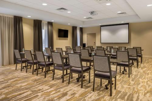 Hampton Inn By Hilton - Suites Newport-Cincinnati KY