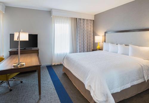 Hampton Inn & Suites Colleyville DFW Airport West - image 11