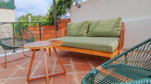 Balcony/terrace, Flore Hostel in Antigua Guatemala
