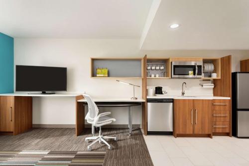 Home2 Suites by Hilton Woodbridge Potomac Mills - image 4